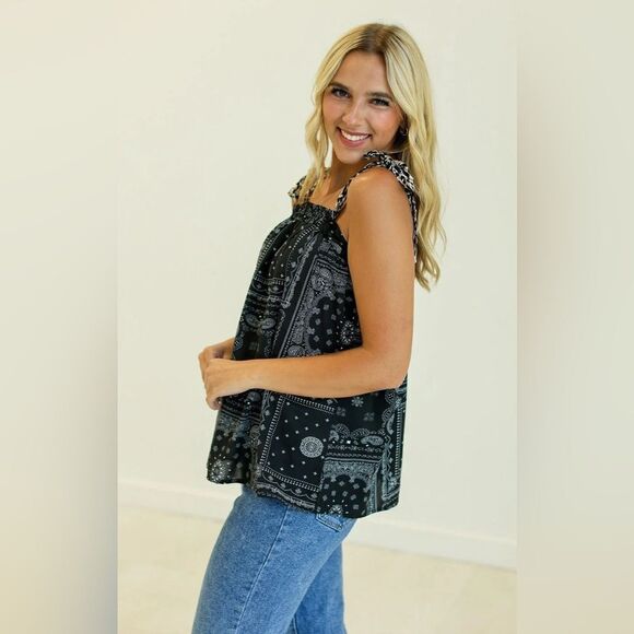 THE CARRY ON TIE STRAP TANK TOP, BANDANA &
LEOPARD - Picture 2 of 8